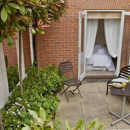 דירה 2br-parking-private Patio-5 Mins To Minster *