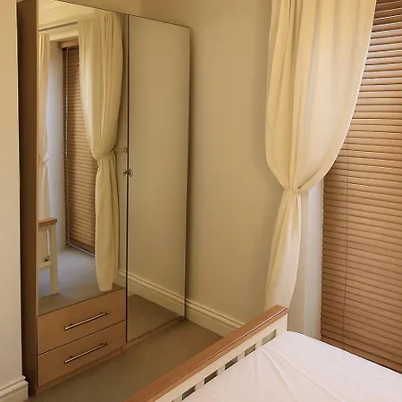2br-parking-private Patio-5 Mins To Minster アパート *