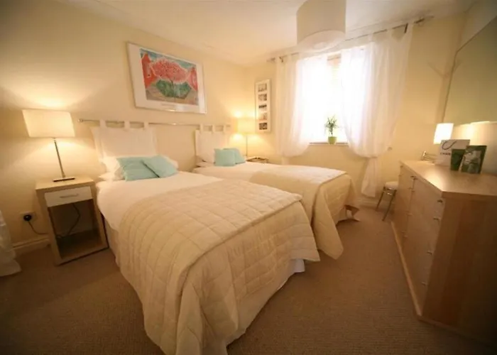 דירה 2br-parking-private Patio-5 Mins To Minster