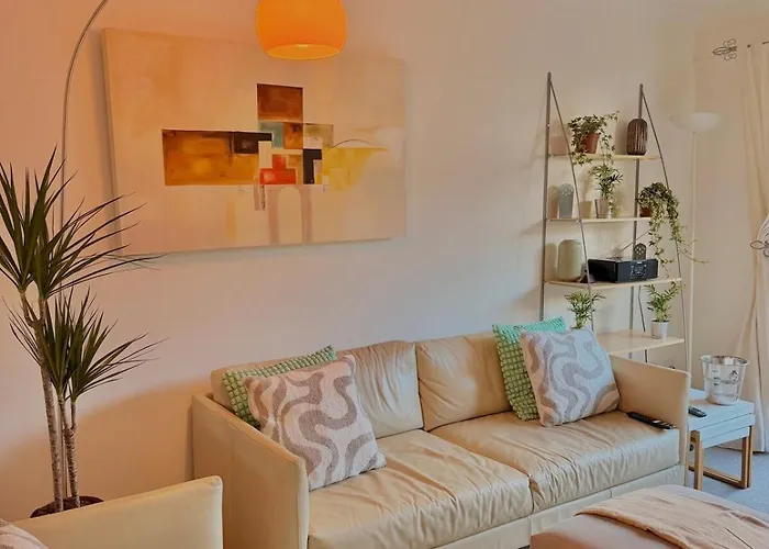 2br-parking-private Patio-5 Mins To Minster *