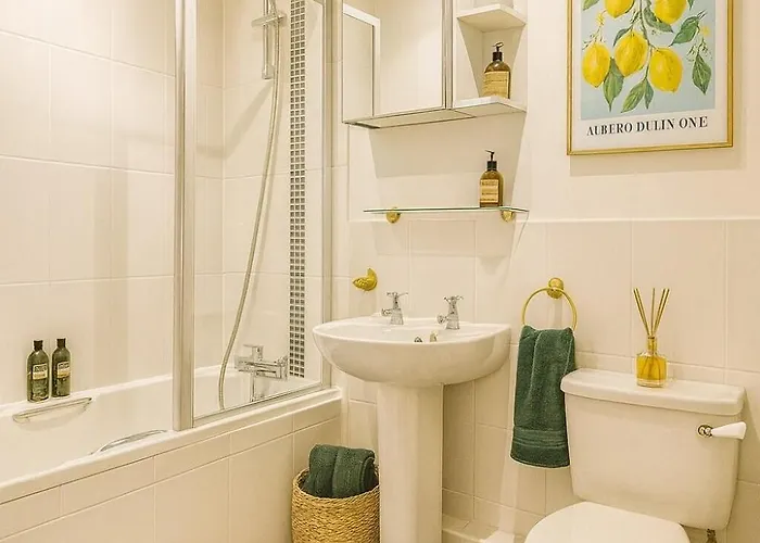 דירה 2br-parking-private Patio-5 Mins To Minster *